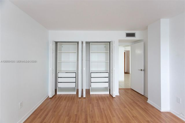 1420 Brickell Bay Dr 1604B, Miami, FL 33131