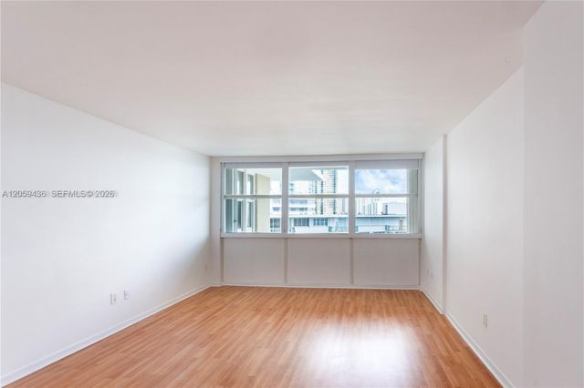 1420 Brickell Bay Dr 1604B, Miami, FL 33131
