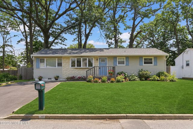 39 Harborage Avenue, Bayville, NJ 08721