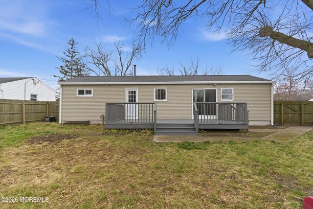39 Harborage Avenue, Bayville, NJ 08721