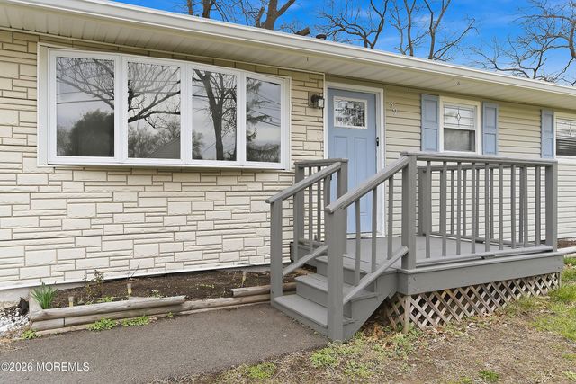 39 Harborage Avenue, Bayville, NJ 08721