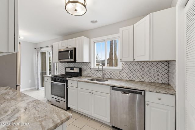 39 Harborage Avenue, Bayville, NJ 08721