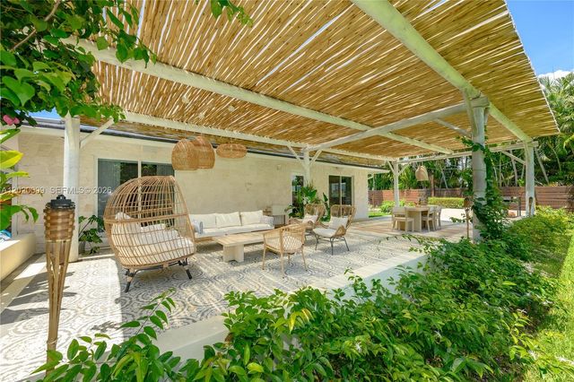 465 NE 112th St, Miami, FL 33161