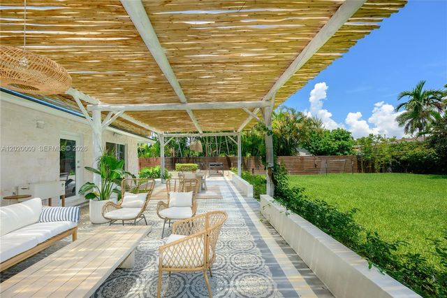 465 NE 112th St, Miami, FL 33161