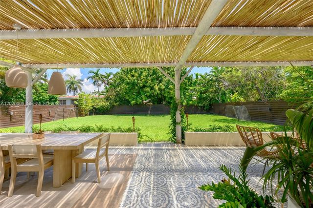 465 NE 112th St, Miami, FL 33161
