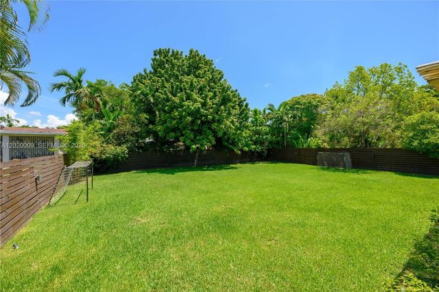 465 NE 112th St, Miami, FL 33161
