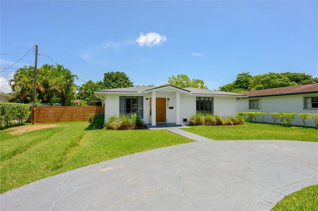 465 NE 112th St, Miami, FL 33161