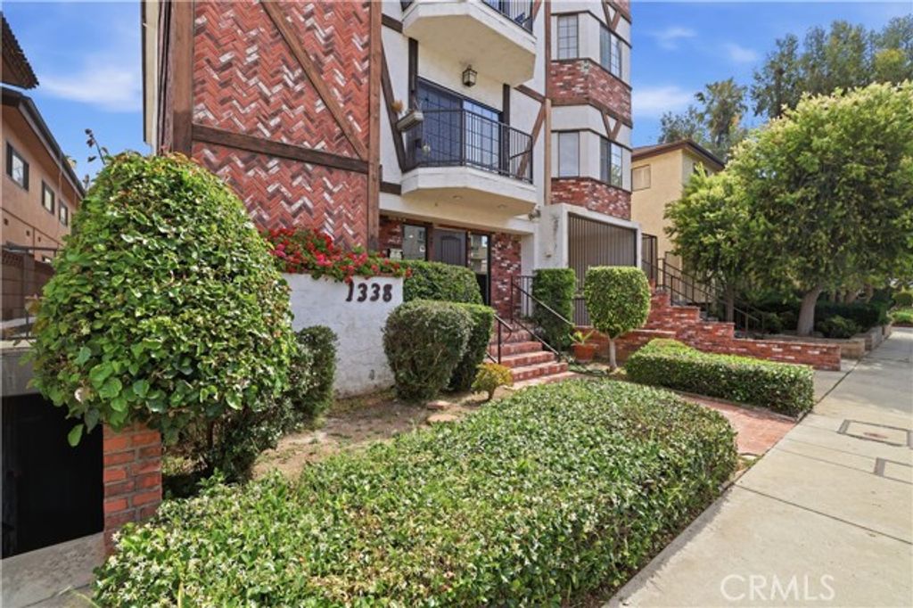 1338 Amherst 102, Los Angeles, CA 90025