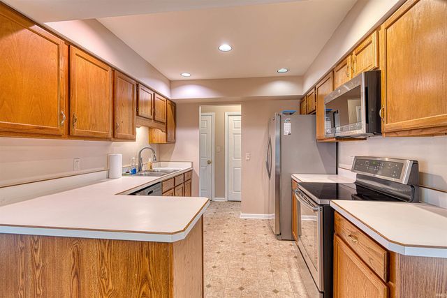 5830 Oak Ridge Drive, Evansville, IN 47711