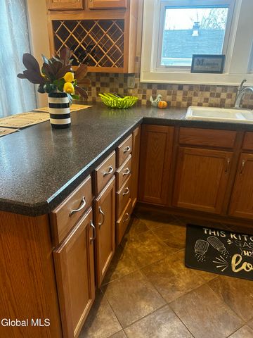 3760 Albany Street, Niskayuna, NY 12304