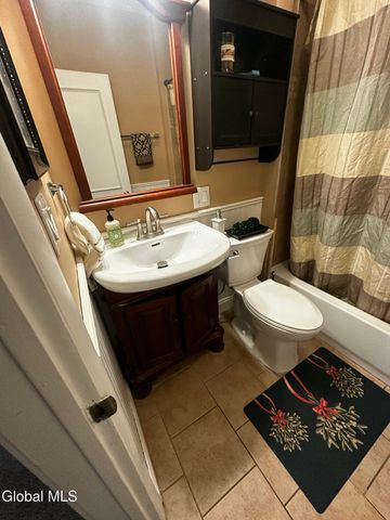 3760 Albany Street, Niskayuna, NY 12304