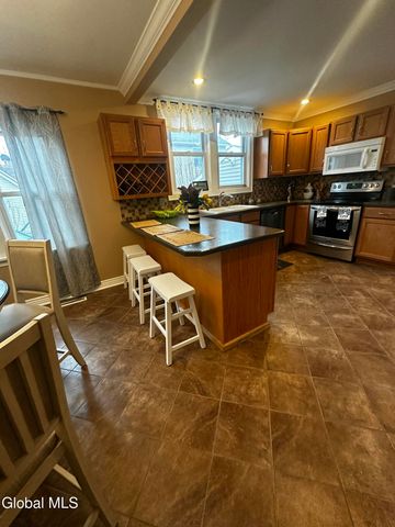 3760 Albany Street, Niskayuna, NY 12304