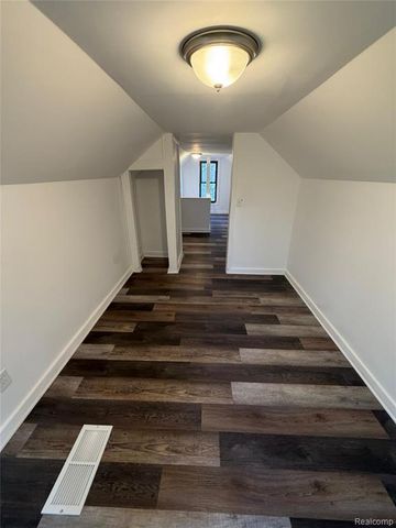 19294 Houghton Street, Detroit, MI 48219