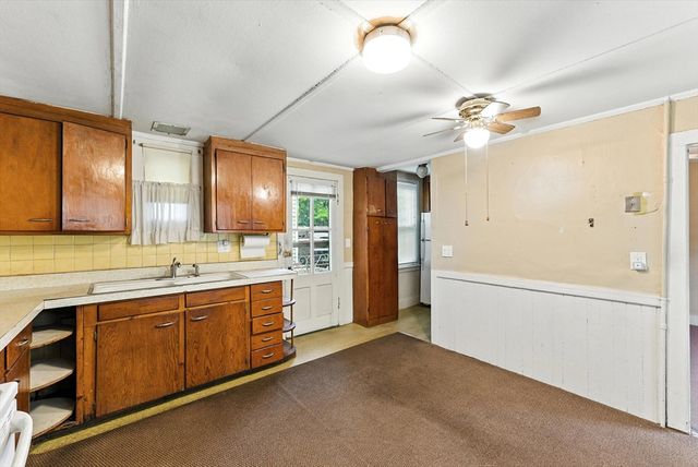 112 Grape St, Chicopee, MA 01013