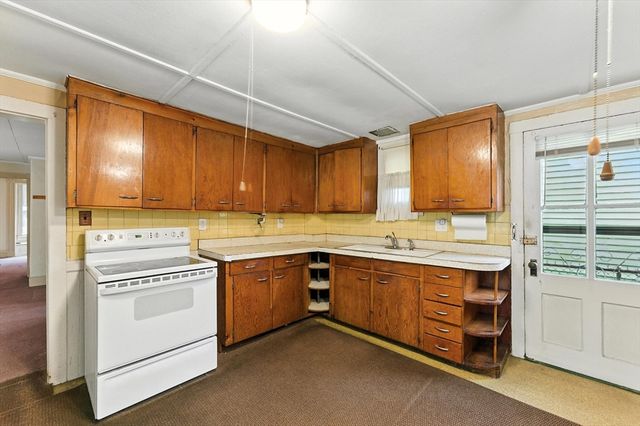 112 Grape St, Chicopee, MA 01013
