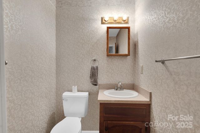 424 N Center Street, Oakboro, NC 28129