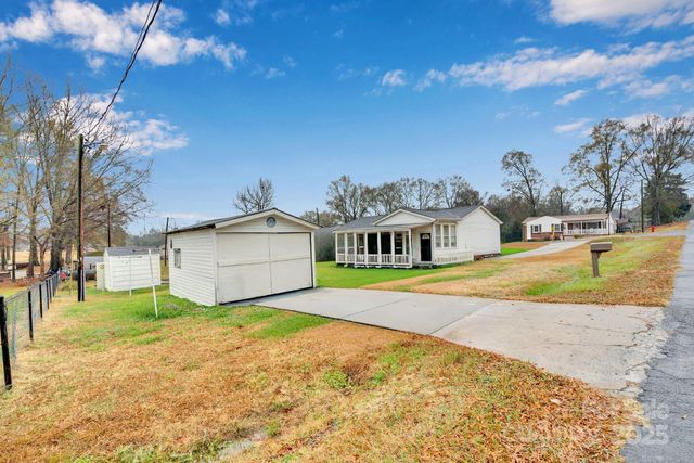 424 N Center Street, Oakboro, NC 28129