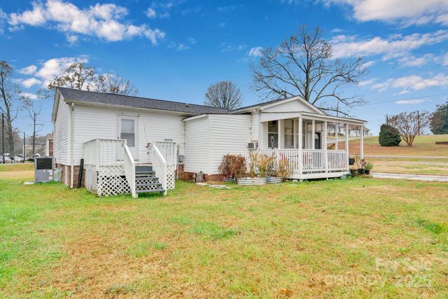 424 N Center Street, Oakboro, NC 28129