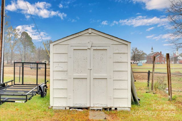 424 N Center Street, Oakboro, NC 28129