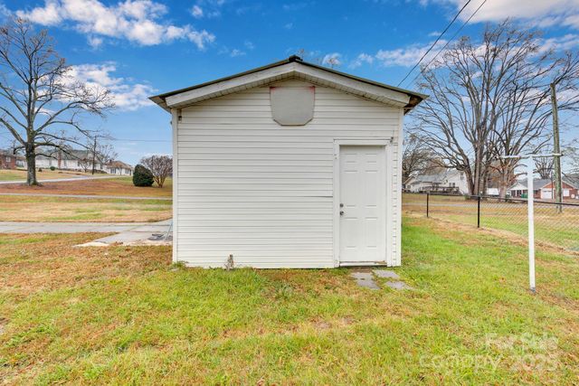 424 N Center Street, Oakboro, NC 28129