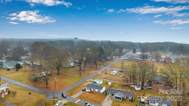 424 N Center Street, Oakboro, NC 28129