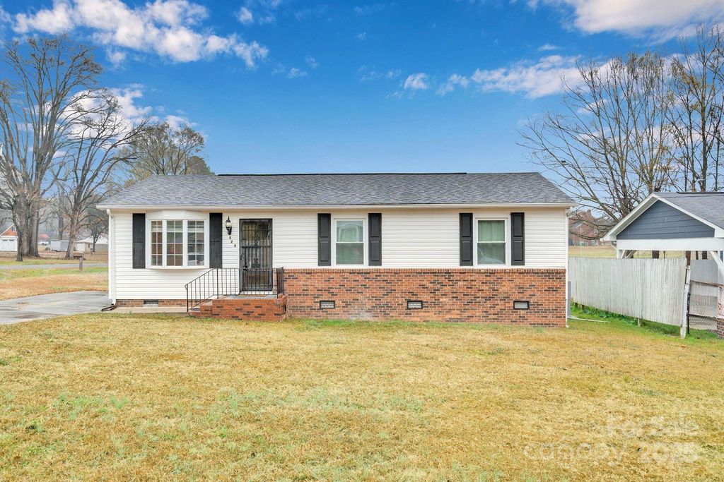 424 N Center Street, Oakboro, NC 28129