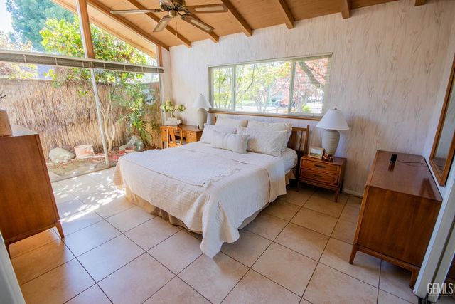 2420 C Street, Bakersfield, CA 93301