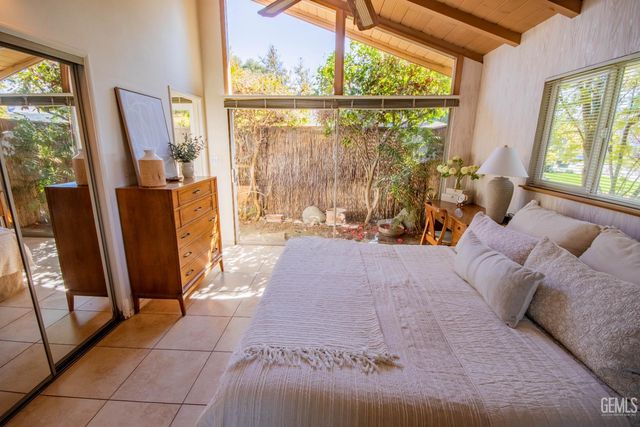 2420 C Street, Bakersfield, CA 93301