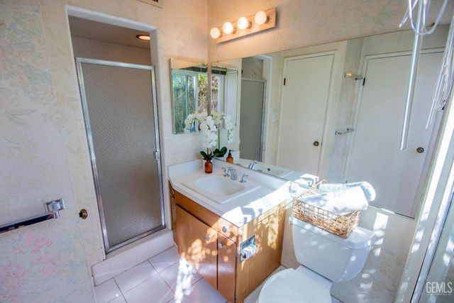 2420 C Street, Bakersfield, CA 93301