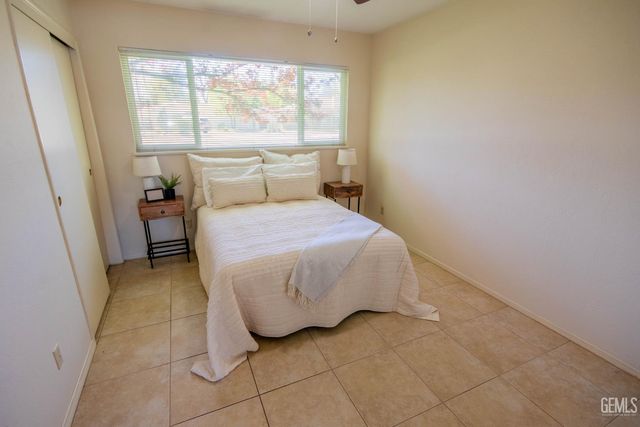 2420 C Street, Bakersfield, CA 93301