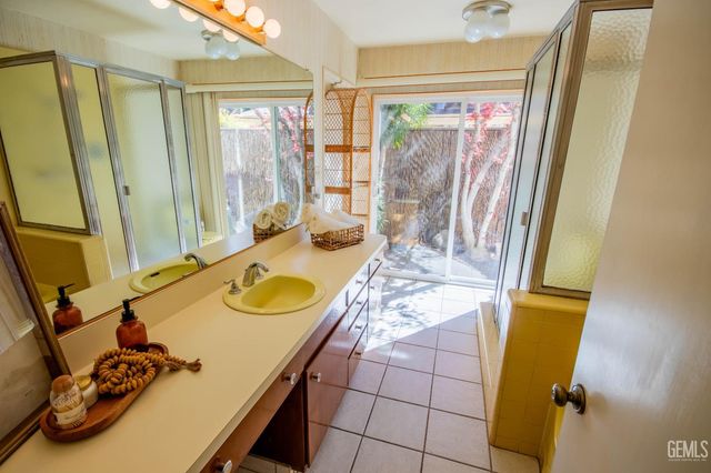 2420 C Street, Bakersfield, CA 93301