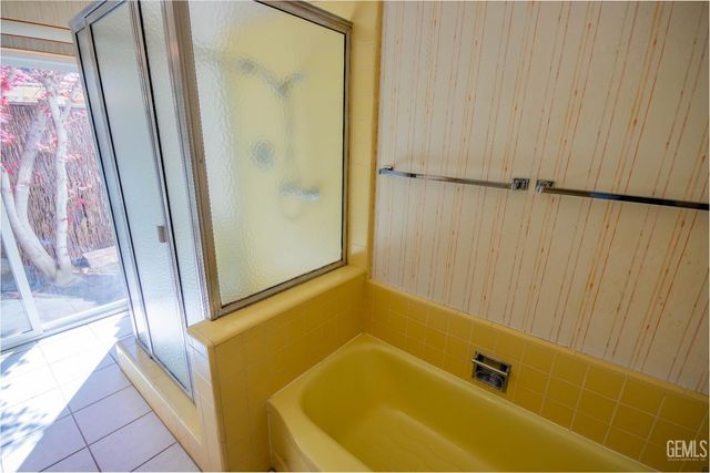 2420 C Street, Bakersfield, CA 93301