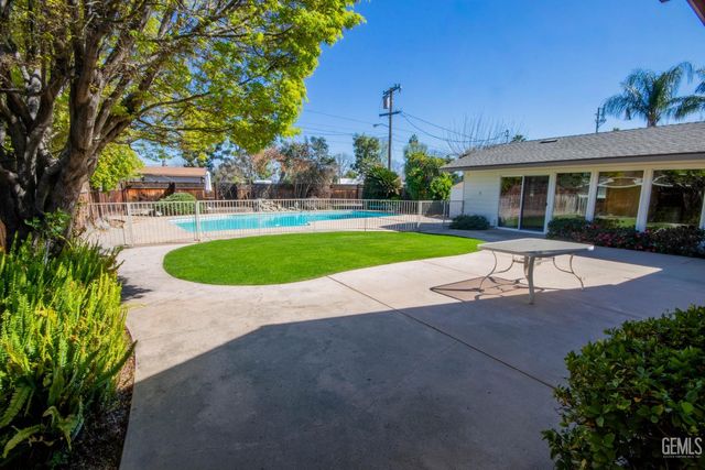 2420 C Street, Bakersfield, CA 93301