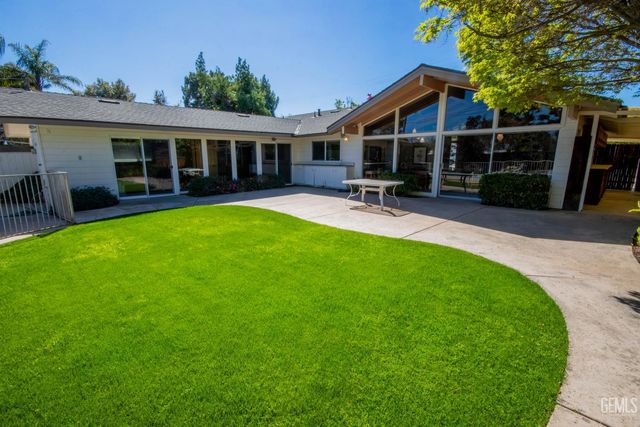 2420 C Street, Bakersfield, CA 93301