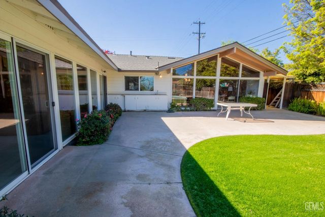 2420 C Street, Bakersfield, CA 93301