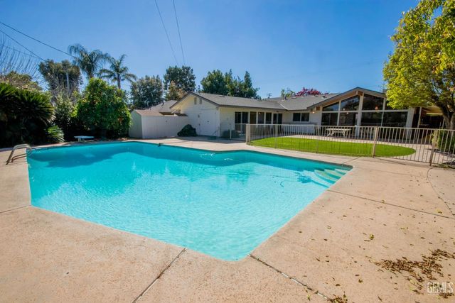 2420 C Street, Bakersfield, CA 93301