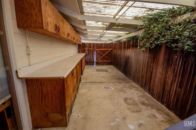 2420 C Street, Bakersfield, CA 93301