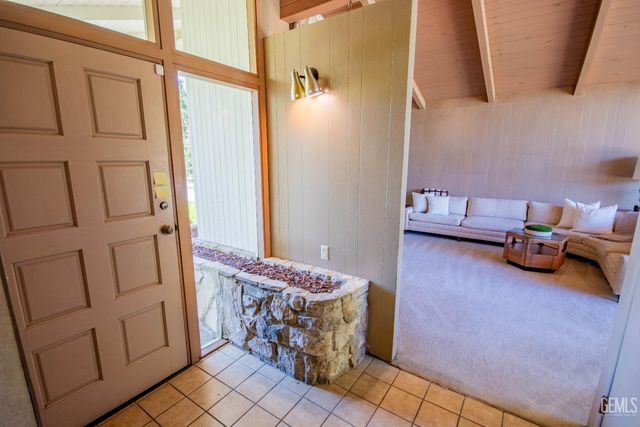 2420 C Street, Bakersfield, CA 93301