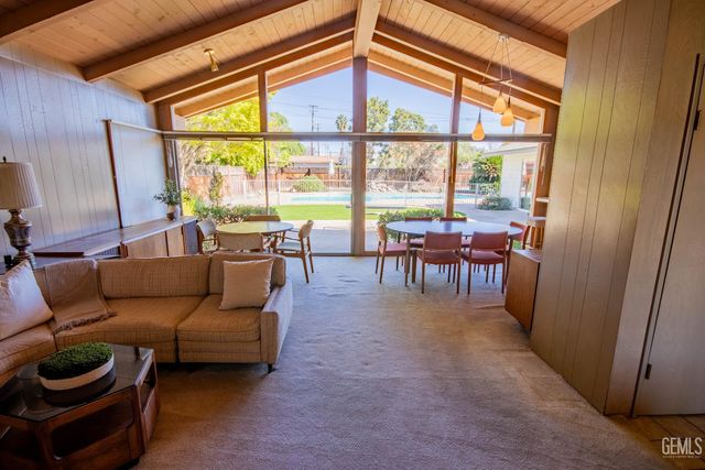 2420 C Street, Bakersfield, CA 93301