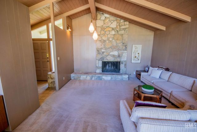 2420 C Street, Bakersfield, CA 93301