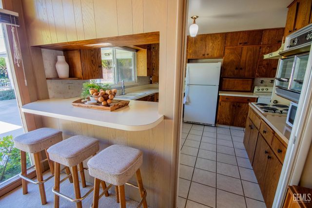 2420 C Street, Bakersfield, CA 93301