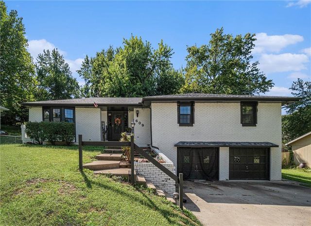 609 Thomas Drive, Platte City, MO 64079