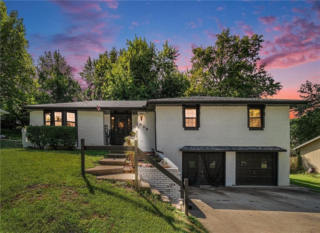 609 Thomas Drive, Platte City, MO 64079