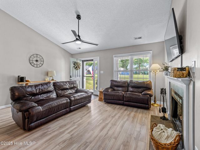 209 Falling Leaf Court, Jacksonville, NC 28540