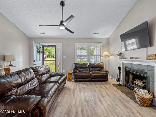 209 Falling Leaf Court, Jacksonville, NC 28540