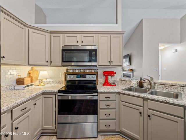 209 Falling Leaf Court, Jacksonville, NC 28540