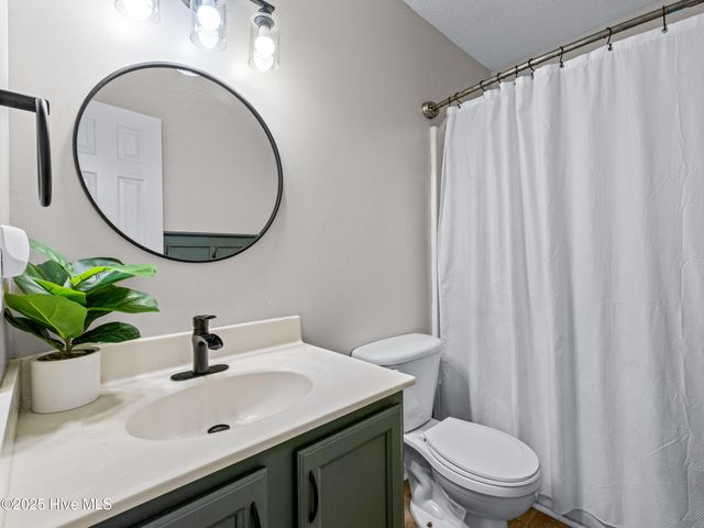 209 Falling Leaf Court, Jacksonville, NC 28540
