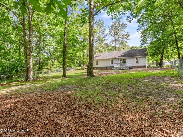 209 Falling Leaf Court, Jacksonville, NC 28540