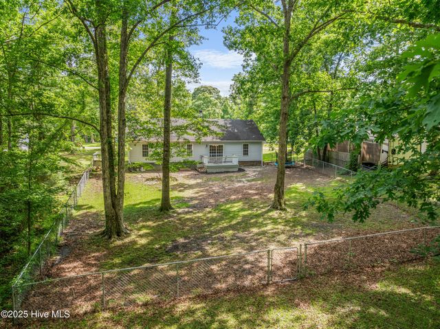 209 Falling Leaf Court, Jacksonville, NC 28540