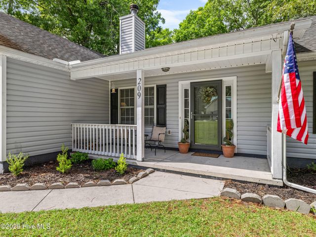 209 Falling Leaf Court, Jacksonville, NC 28540